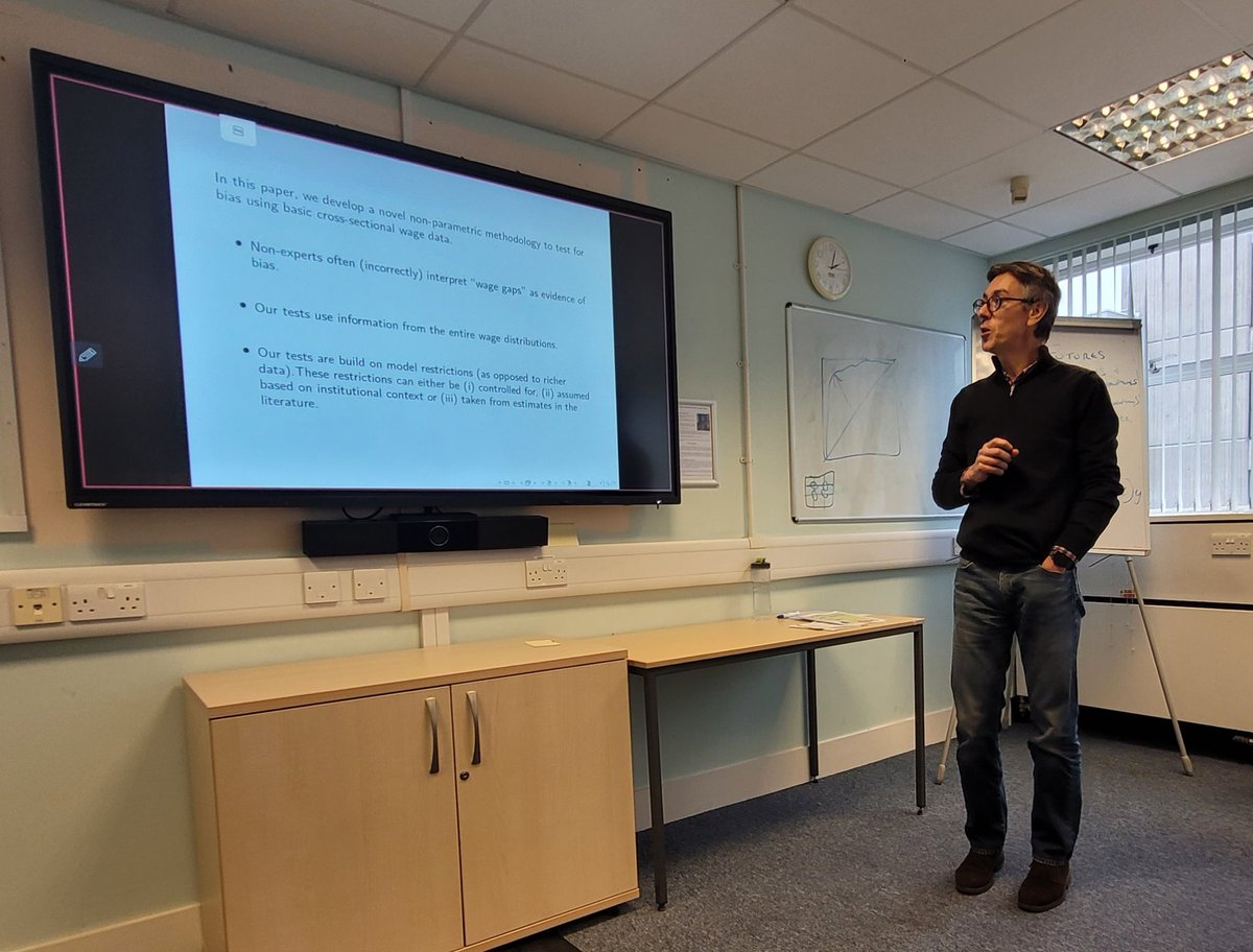 Yesterday we had the pleasure to host Ludovic Renou from Queen Mary University of London, who presented his interesting paper 'Which Wage Distributions are Consistent with Statistical Discrimination?' (co-authored with R. Deb). #EconTwitter #econ