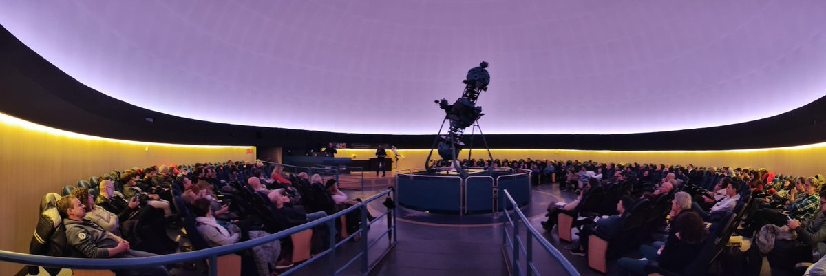 Una imagen vale más que mil palabras y ver la sala #Tornamira llena es sinónimo de éxito,  en este caso, del primer día del "curso de iniciación a la #astronomía "
