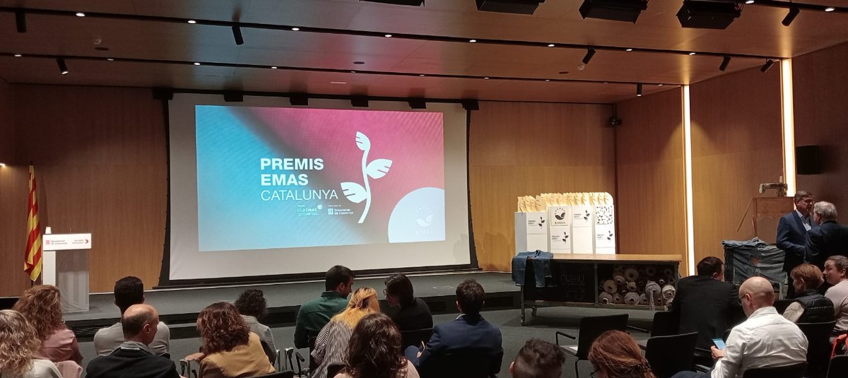 tusgsal_oficial's tweet photo. Avui estem a la Gala dels #PremisEMASCAT2023 on es reconeixen els èxits ambientals de les organitzacions i empreses que han treballat per assolir-los. @clubemas https://t.co/qsbFh6p2k1