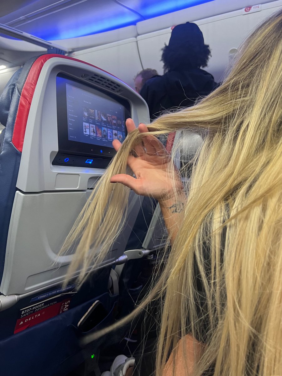 ScarletEnvyNYC's tweet photo. Britney Spears was sitting next to me on the plane this is the only proof I have. She was eating beef jerky I told her nice book https://t.co/VZAVrOWtGR