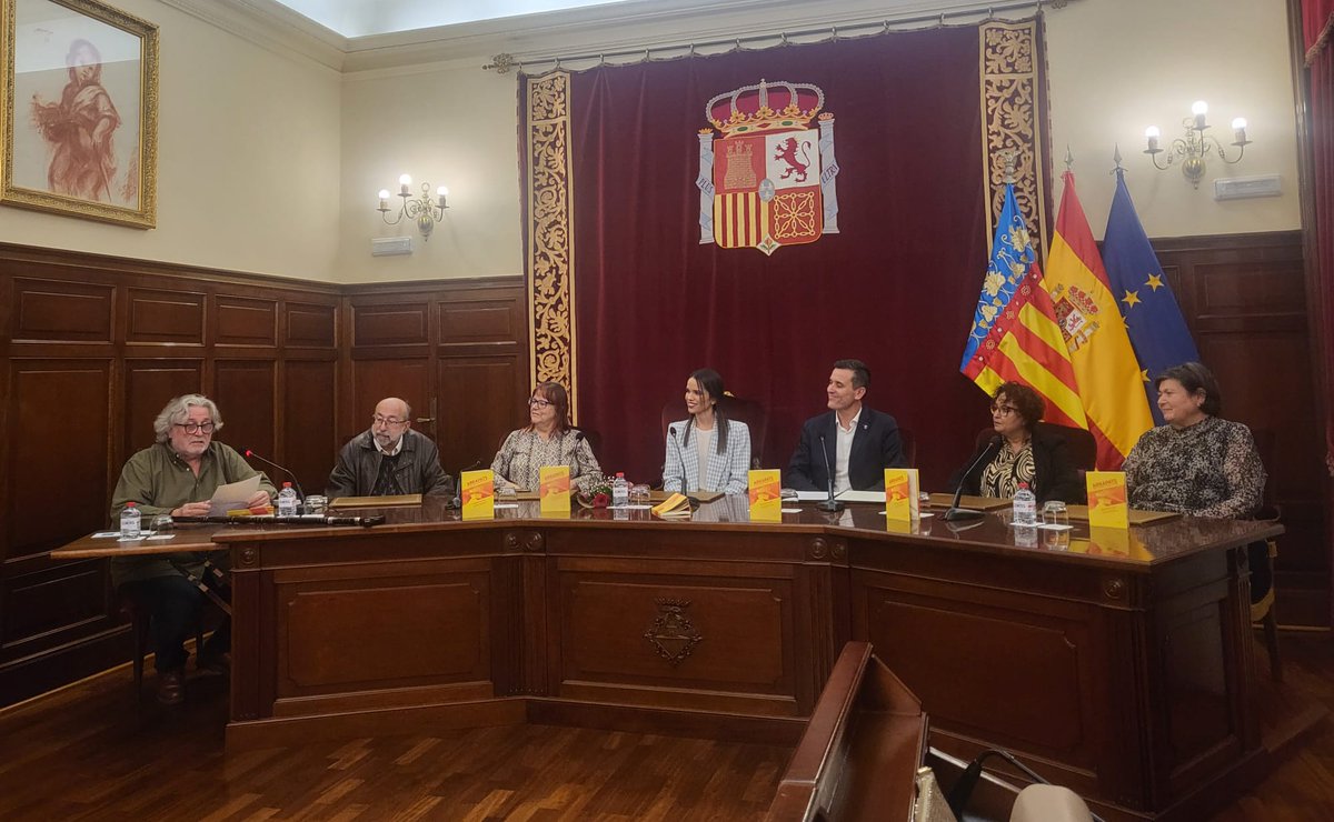 LlibreriaBabel's tweet photo. Ahir lliurament del premi de narrativa breu, Josep Pascual Tirado a Pere Duch, convocat per la Diputació, amb la col·laboració de la Federació de Colles i l'editorial Unaria. Un acte bonic, amb molta gent i força emotiu. 
@dipcas
@collesCas
@UnariaEdiciones
@aroza48 https://t.co/CGknBrHuBe