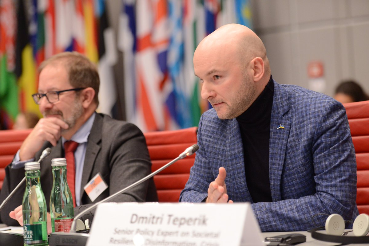 Merci <a href="/KeirGiles/">Keir Giles</a> <a href="/CHRussiaEurasia/">CH Russia Eurasia</a>, Dre <a href="/LevchenkoMariia/">Mariia Levchenko</a> <a href="/CivCenter/">CIVIC</a>, et Dmitri Teperik <a href="/ResilientUA/">ResilientUkraine</a> pour vos présentations sur l'intégrité de l'information dans le domaine militaire au #FSC de l'<a href="/OSCE/">OSCE</a> cette semaine! 1/2