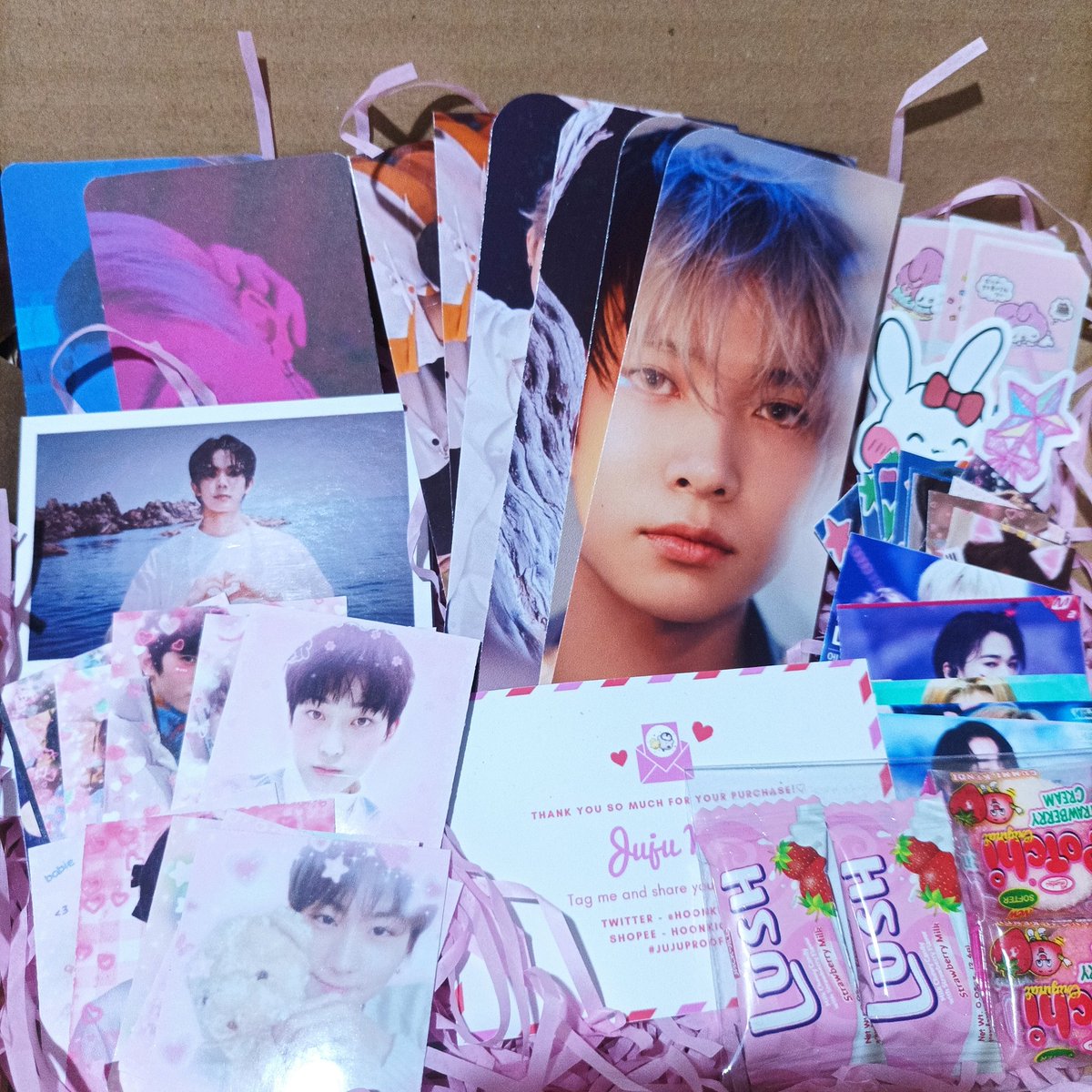 yyunkkimail's tweet photo. 🧺... #yyunkkimailz ll #jujuproofs_ @hoonkicartzz_ 

ATE JULS !!! palong-palo ka na naman sa freebies, di na sya nagkasya sa isang pic, di ko narin na-picturan yung freebie mo na house and lot eme kidding aside, umuwi narin ng vv safe yung babi ko. ty sa vv long dp heheheh labyu https://t.co/p4a8hWXUYy
