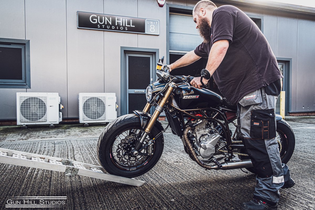 Bringing Iconic British brands together at GunHillStudios. Taking a break from Motorcycle Live for a moment  to bring you a flash back.
CCM motorcycles meet Donald Campbell's Ac Aceca. #AC #ccmmotorcycles #gunhillstduis #britishbuilt #classiccar #custommotorcycle #acbluebird