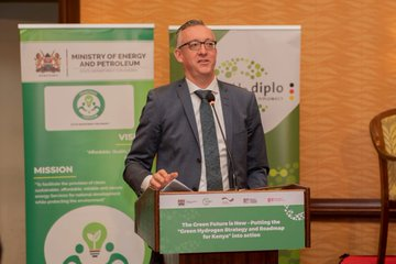 bodo_immink's tweet photo. Exciting news in Kenya's energy sector!   
The @EnergyMinK, with German support, explored the potential of #GreenHydrogen  at the event “The Green Future is Now”. 
120 stakeholders discussed the way forward for Kenya's green hydrogen strategy!   #KenyaEnergyFuture #H2Diplo https://t.co/wPoLgNJ1se