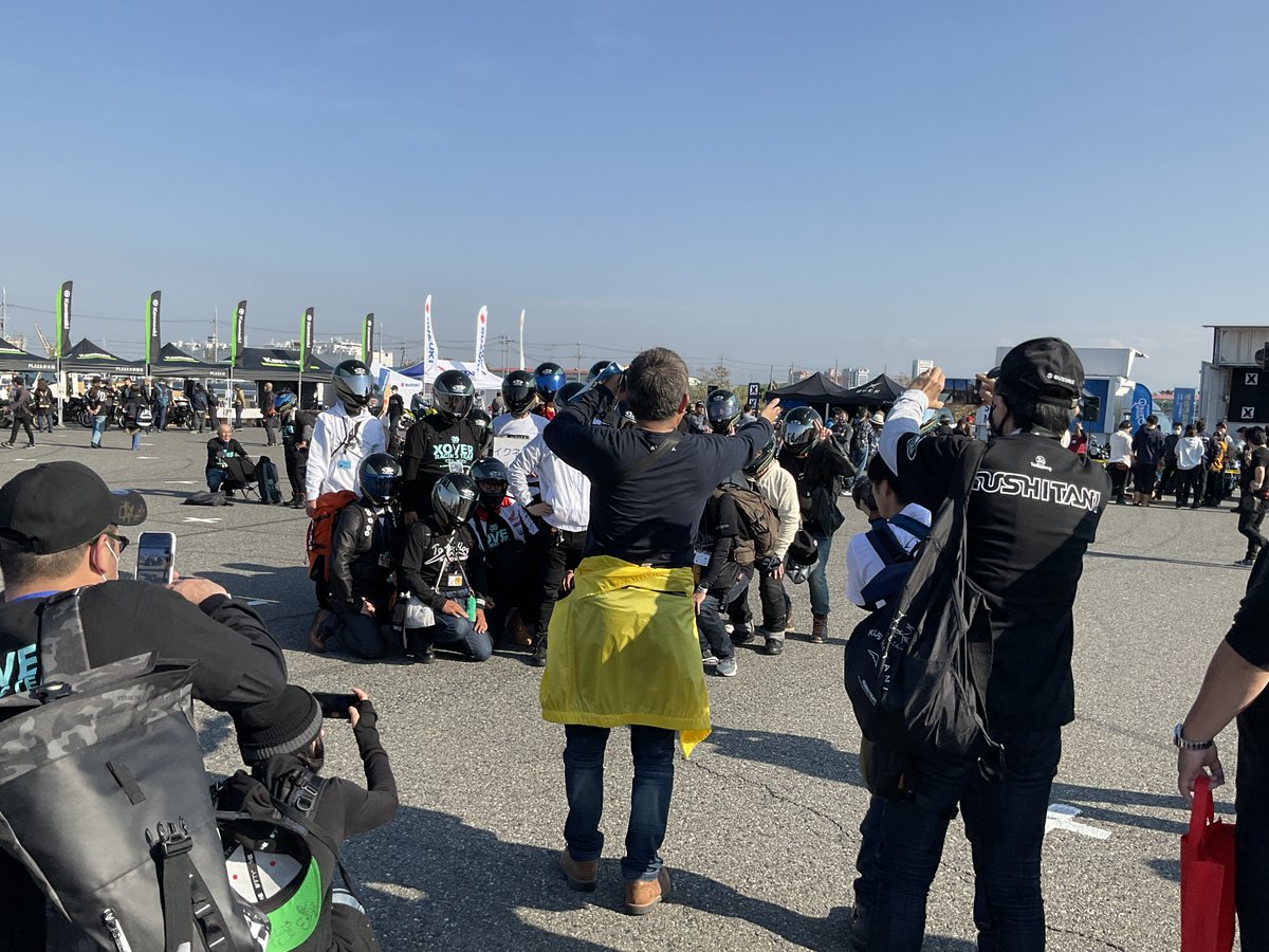 info90234977's tweet photo. 正直、ダンナのオマケに過ぎないので、今ニくらい分からない所も有ったのですが、お姉さんに優しくしてもらってステッカーも貰ったり、ライダージャケット買ったり、楽しかった。 https://t.co/hVSM0SA56P