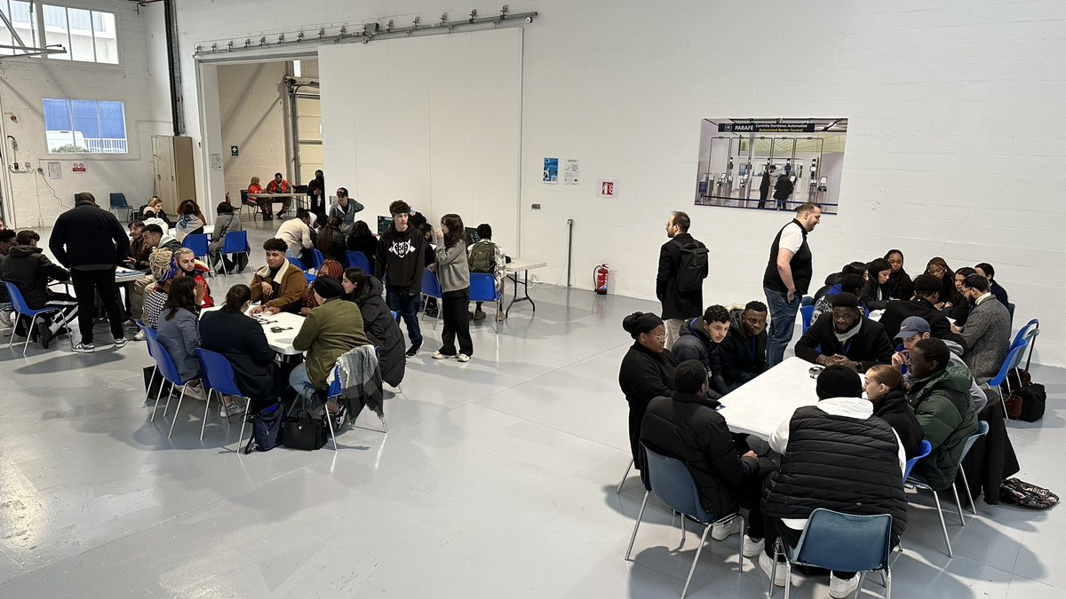 La <a href="/ML_PTE/">Mission Locale Paris Terres D'Envol</a> organise aujourd’hui une journée de recrutement « du Gaming à l’Emploi », dédiée aux métiers de l’aéroportuaire et de l’aéronautique. 
Plus de 100 offres d’emploi sont proposées ainsi aux jeunes du territoire. Merci à nos partenaires <a href="/GroupeADP/">Groupe ADP</a> @Ville_Dugny <a href="/Atletec/">Atletec</a> !