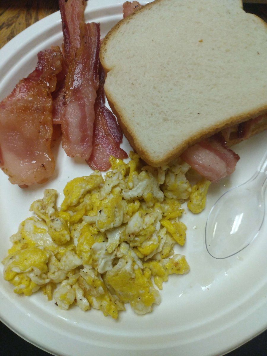 JohnnyPizzaCut's tweet image. jellyfish pirates breakfast (im about to fuck this shit up)