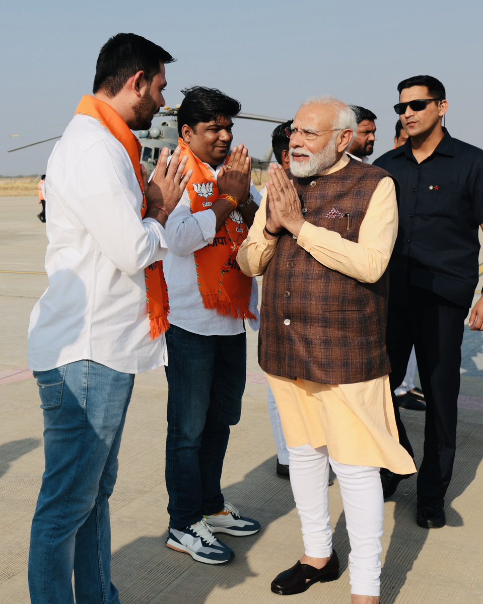 SanjayMacheri's tweet photo. परम सौभाग्य मिला विश्व के सबसे लोकप्रिय नेता माननीय प्रधानमंत्री श्री नरेन्द्र मोदी जी से मिलने का ।
यह मेरे जीवन का अमृत-क्षण था !❤️🙏
@narendramodi @bjp4india @bjp4india 
#bjp #bjp4india #bjp4rajasthan #narendramodi #modi https://t.co/b5yT1xTyq8