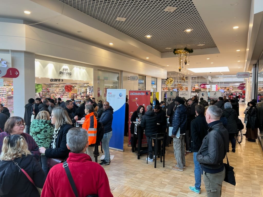 Les équipes @poleemploi_GE #Mulhouse se mobilisent pour nos publics en situation de handicap #SEEPH2023. De nombreux employeurs sensibilisés à travers une conférence pour casser les préjugés liés au handicap 👍et accueillir des usagers motivés 👏merci à  #Shop'In'Witty