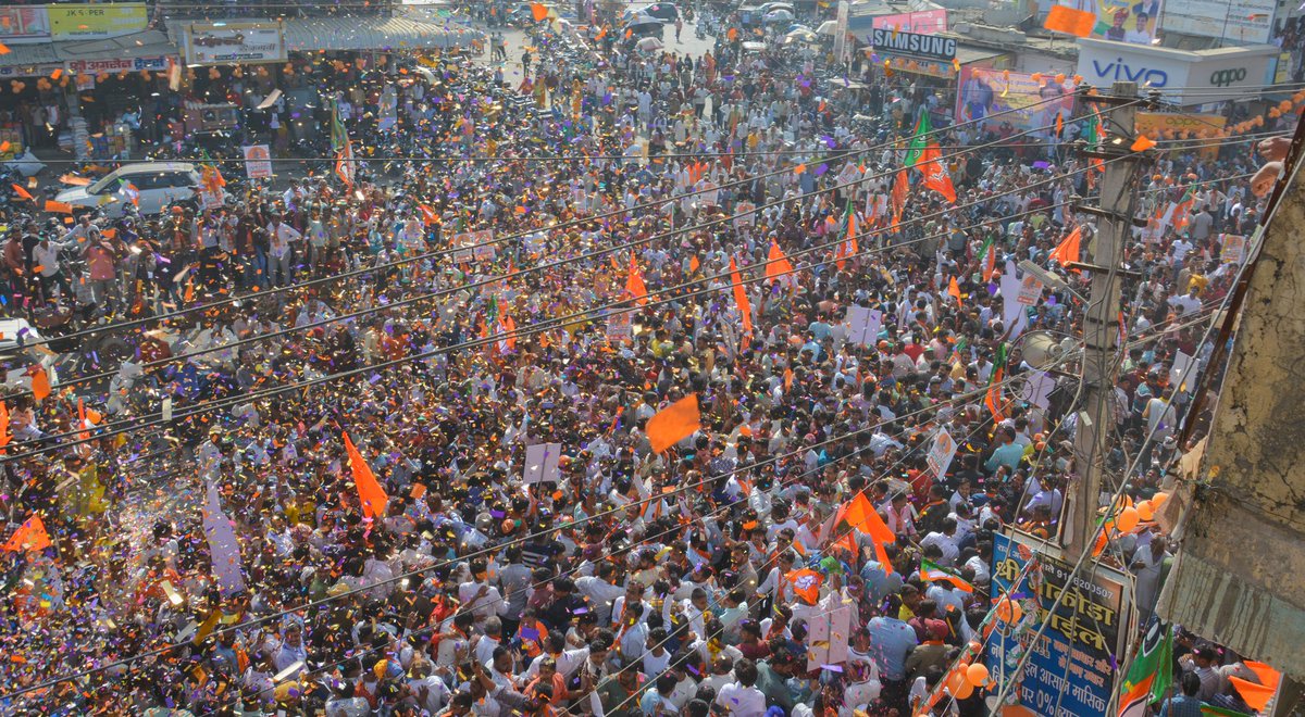 cpjoshiBJP's tweet photo. निम्बाहेड़ा हुआ भगवामय~

माननीय केंद्रीय गृह एवं सहकारिता मंत्री श्री अमित शाह जी की सादर उपस्थिति में आज निम्बाहेड़ा में भाजपा प्रत्याशी श्री श्रीचंद कृपलानी जी के समर्थन में रोड शो में उमड़ा जनसैलाब यहां भाजपा की प्रचंड विजय को दिखा रहा है।

#राजस्थान_में_कमल_खिलेगा https://t.co/5gkisQwSSJ