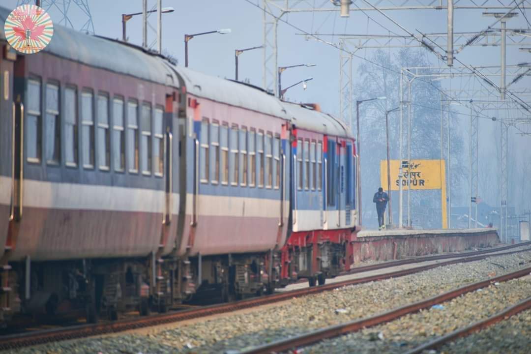 RadioChinarFM's tweet photo. #Glimpses... 
Railway Station of North Kashmir's business hub  #Apple_Town_Sopore
. 
. 
#radiochinar904 #beauty #business #hub #Sopore #railway #railwaystation #famous  #NorthKashmir #appletownsopore https://t.co/oqgr31MLQm