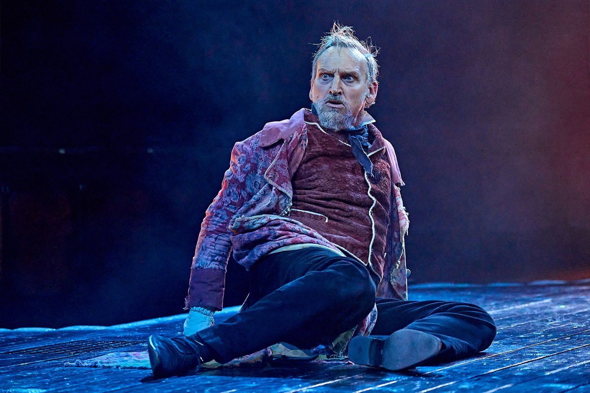 A Christmas Carol starring Christopher Eccleston at the Old Vic – review whatsonstage.com/news/a-christm…