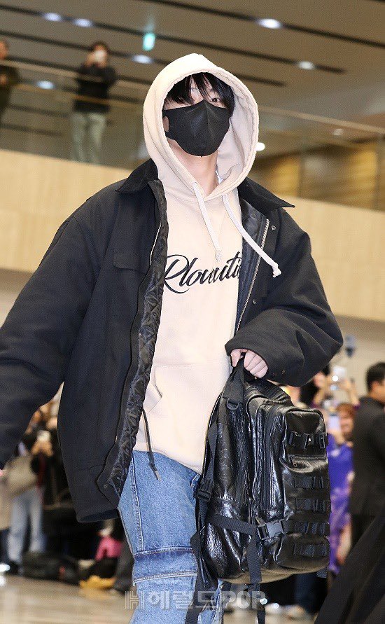 7btsupdates's tweet photo. HAVE A SAFE FLIGHT JIMIN &amp; JUNGKOOK https://t.co/1l3nGfSwoA