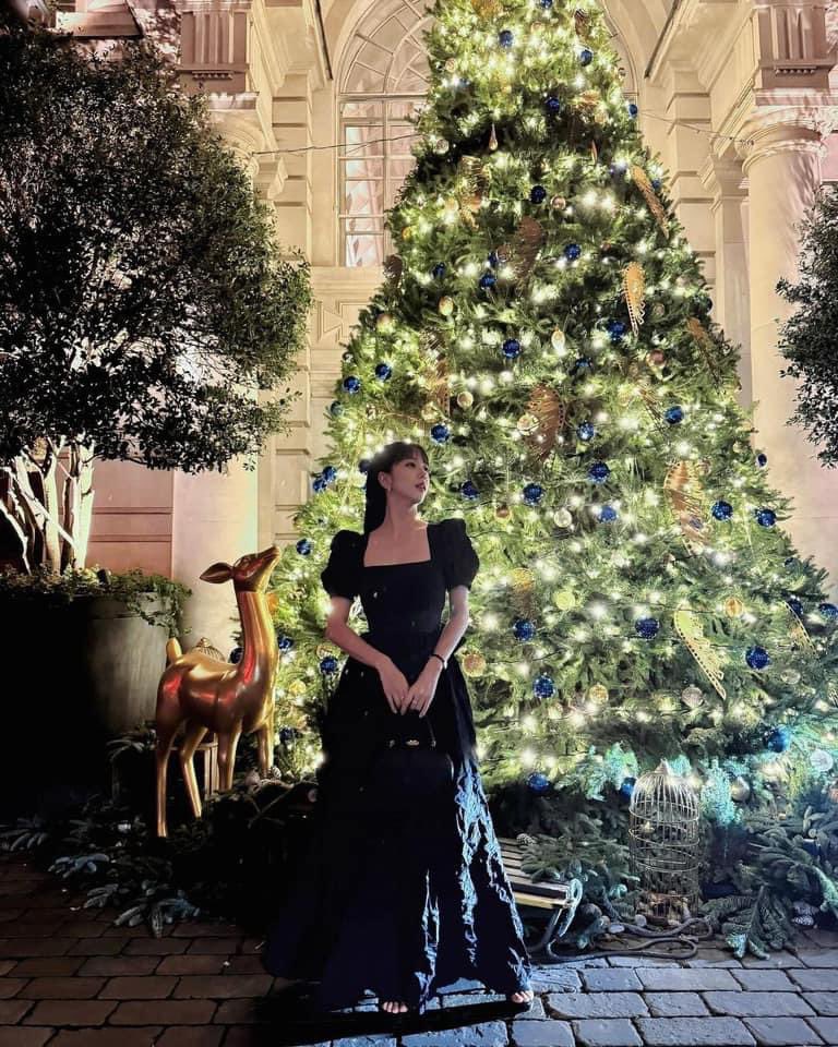 waveAtobetter's tweet photo. JISOO UPDATED IG  🖤💗
Christmas is cominggggg 

#JISOO #BLACKPINK https://t.co/QWcauzFk0B