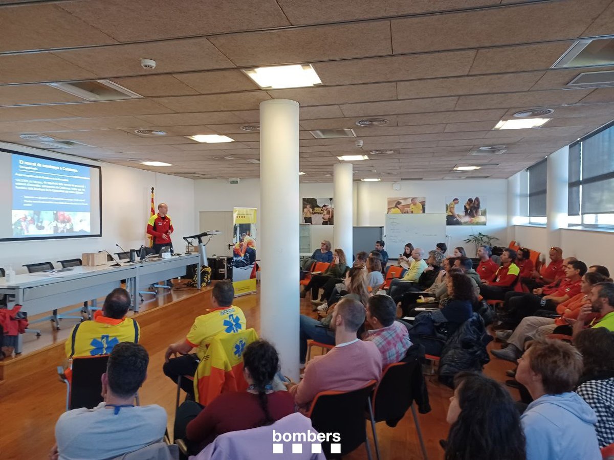 bomberscat's tweet photo. Avui, el #GRAE #bomberscat fem una jornada amb el @semgencat per millorar la coordinació i l'operativitat dels equips conjunts https://t.co/rVbXjmCNwI