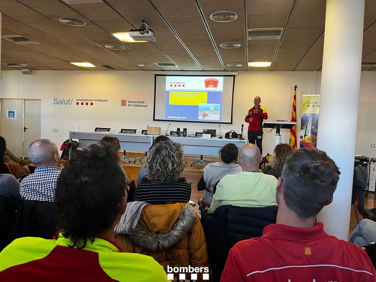 bomberscat's tweet photo. Avui, el #GRAE #bomberscat fem una jornada amb el @semgencat per millorar la coordinació i l'operativitat dels equips conjunts https://t.co/rVbXjmCNwI