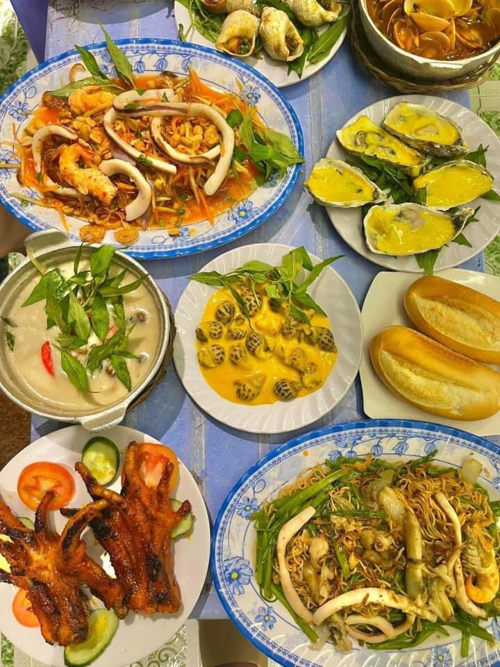 catloi1998's tweet photo. Tôi đang ăn tối cùng "bữa tối " của tôi 😂
#antoi #haisan @hau @oc https://t.co/MiCQgHdxsT