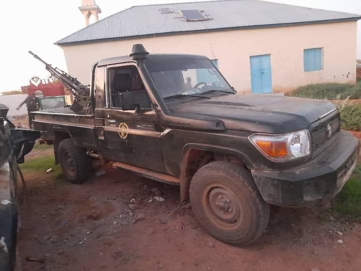 JaamacAadan7's tweet photo. FOA vehicles intended for the locust project in Kodbur Hargaisa district Somaliland was captured in the battle of Bughdharkeyn and a  heavy artillery  gun was seized that was used by the Somaliland army https://t.co/Q5cMnRDD09