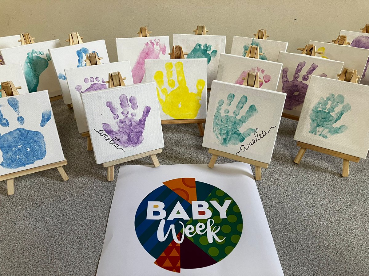 We created some mini masterpiece’s to celebrate @BabyWeekUK at Monday's Parents and Tots Together group! ✋🏾🎨 ✋🏽 Our Parents and Tots Together group runs every Monday 9.30 till 11am (all welcome) during term time. For more info contact Leanne on 01132455553 @Child_Leeds ❤️