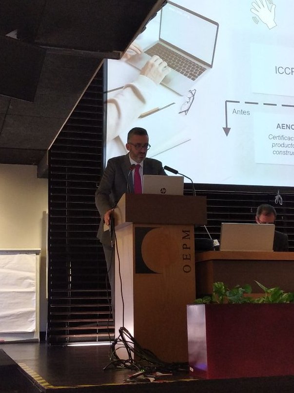 aec_es's tweet photo. Reunión #ComunidadAEC #Calidad Comenzamos con los intercambios de buenas prácticas. Escuchamos Aitor Aragón, @ayt0r responsable de construcción sostenible y BIM de @NormasUNE, que nos va hablar de la Metodología #BIM. https://t.co/upSID5TQ4O