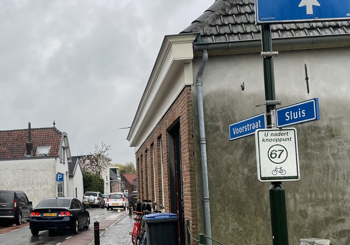 Verkeer Voorstraat-Sluis Groot-Ammers januari 2024 inloopbijeenkomst
Op woensdag 6 december brengen we de maatregelen die verkeersoverlast verminderen in beeld brengen. Aanmelden kan door te mailen naar: marijn.calkhoven@jouwgemeente.nl. Meer info: molenlanden.nl/verkeer-voorst….