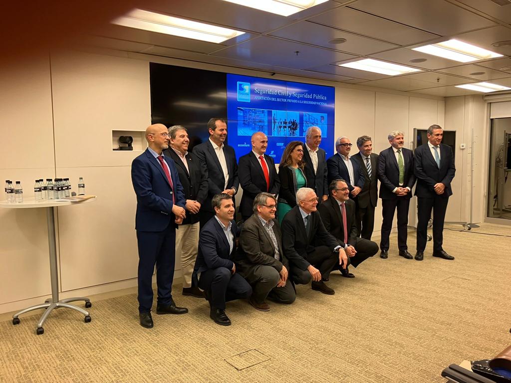 Ayer asistimos al acto organizado por la Fundación Borredá, con la temática
Seguridad Civil y Seguridad Publica, interesante estudio con visión holística, integral y transversal del sector
Muchas gracias a la <a href="/Fund_Borreda/">Fundación Borredá</a>  y a Ana Borredá por la invitacion
Todos Juntos Sumamos