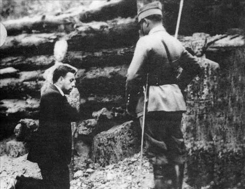 eignaciana's tweet photo. El padre Pro conservó su alegría y buen humor; en una palabra, vivía consolado. Por ello, su ministerio estuvo atravesado por el ferviente deseo de ser un medio de Dios para dar consuelo a otros, destruir penas e infundir ánimos para continuar en el camino difícil de la vida. https://t.co/oeWJlNOJfE