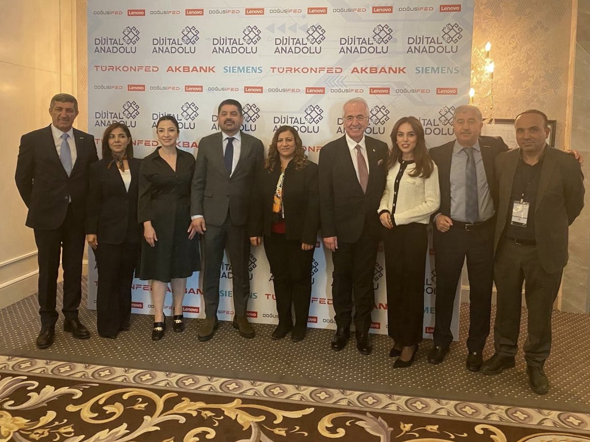 manolyarst's tweet photo. @turkonfed , @Akbank, @SiemensTurkiye ana paydaşlığı ile @LenovoTurkiye çözüm ortaklığında @dogusifed ev sahipliğinde gerçekleşen Dijital Anadolu Van etkinliği kapsamında “Sanayide Dijital Dönüşüm” panelinde bir araya geldik. 

@dijitalanadolu #DijitalAnadolu #DijitalLiderler https://t.co/wx8Q7m72RE