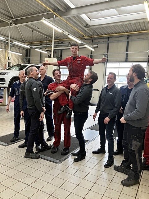 Yehor was in Oekraïne bijna klaar met zijn opleiding tot automonteur. In Nederland wilde hij niks liever dan als automonteur aan het werk. Hij ging aan de slag bij Huiskes-Kokkeler. Zijn jobcoach Colet vertelt erover: bit.ly/3uuwH0F