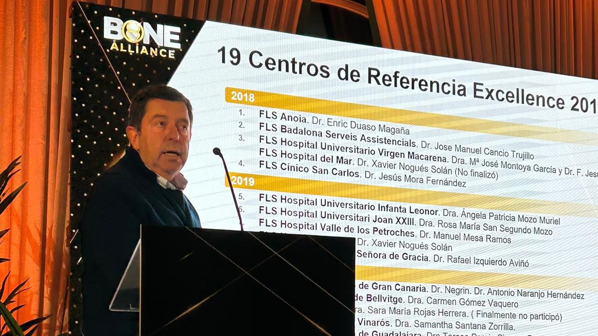 ucb_iberia's tweet photo. ☝️1r. encuentro #BoneAlliance con @SEIOMM, @iofbonehealth y @Amgenspain en #SEIOMMcongresoSevilla para poner en valor los avances en atención al paciente y prevención de fracturas por fragilidad con equipos #FLS apostando por identificar, investigar, tratar y hacer seguimiento. https://t.co/IhMsNTd3zZ