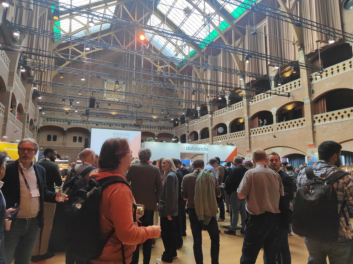 alefred's tweet image. Networking time on #dataaiworldtour