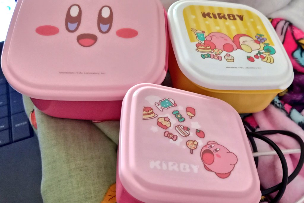 Nayuleska's tweet photo. Got these cute #kirby themed #snackpots from #AmazonUK this week! Really decent price and certainly make me smile a lot. Always need pretty containers!!! #Nintendo #handheld #gamer https://t.co/jVQ6QrlRrw