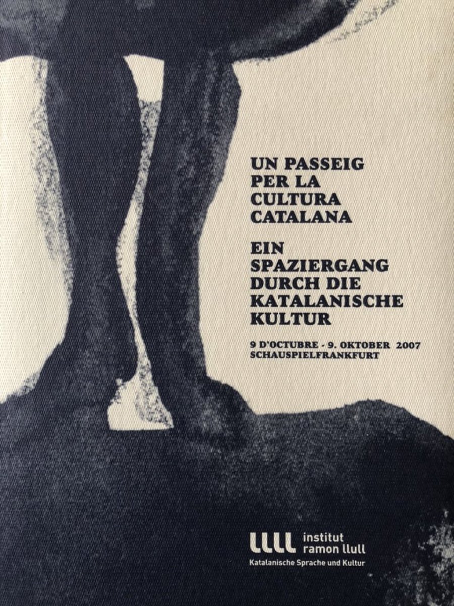 Hi ha qui és advocat, o mestre, o polític, o bisbe, o poeta, o pagès. La meva professió, en canvi, és de ser Joan Fuster.

Mein Beruf ist es hingegen, Joan Fuster zu sein.

<a href="/joan_fuster/">joan fuster</a> <a href="/TuitsDeFuster/">Tuits de Fuster</a> <a href="/FusterCadaDia/">Joan Fuster i Ortells</a>