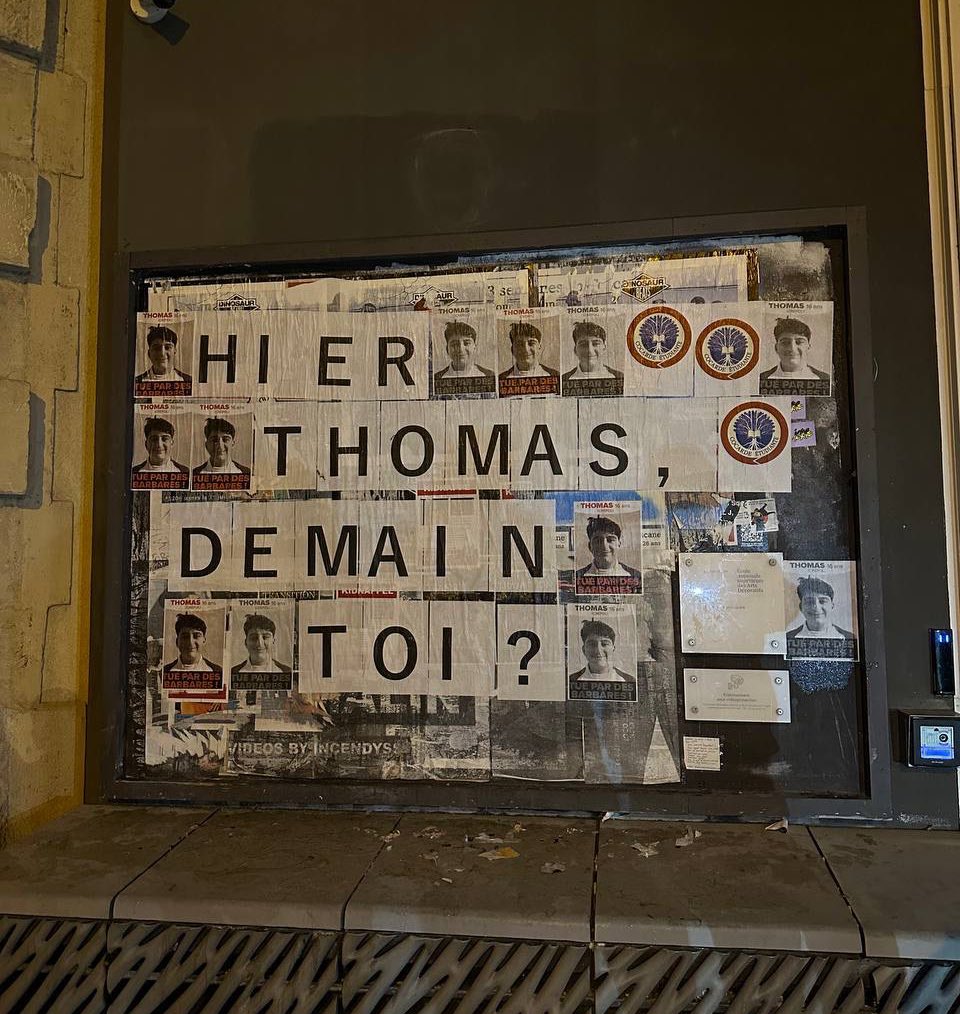 CocardeIDF's tweet photo. 🕊️ Hier soir, nos militants sont allés rendre hommage à Thomas et aux victimes de la razzia de #Crepol.

Nous souhaitions alerter les Parisiens : hier c’était Paty, Lola, Axelle et Dominique, aujourd’hui Thomas, demain toi ? https://t.co/8Dh13UwqNL