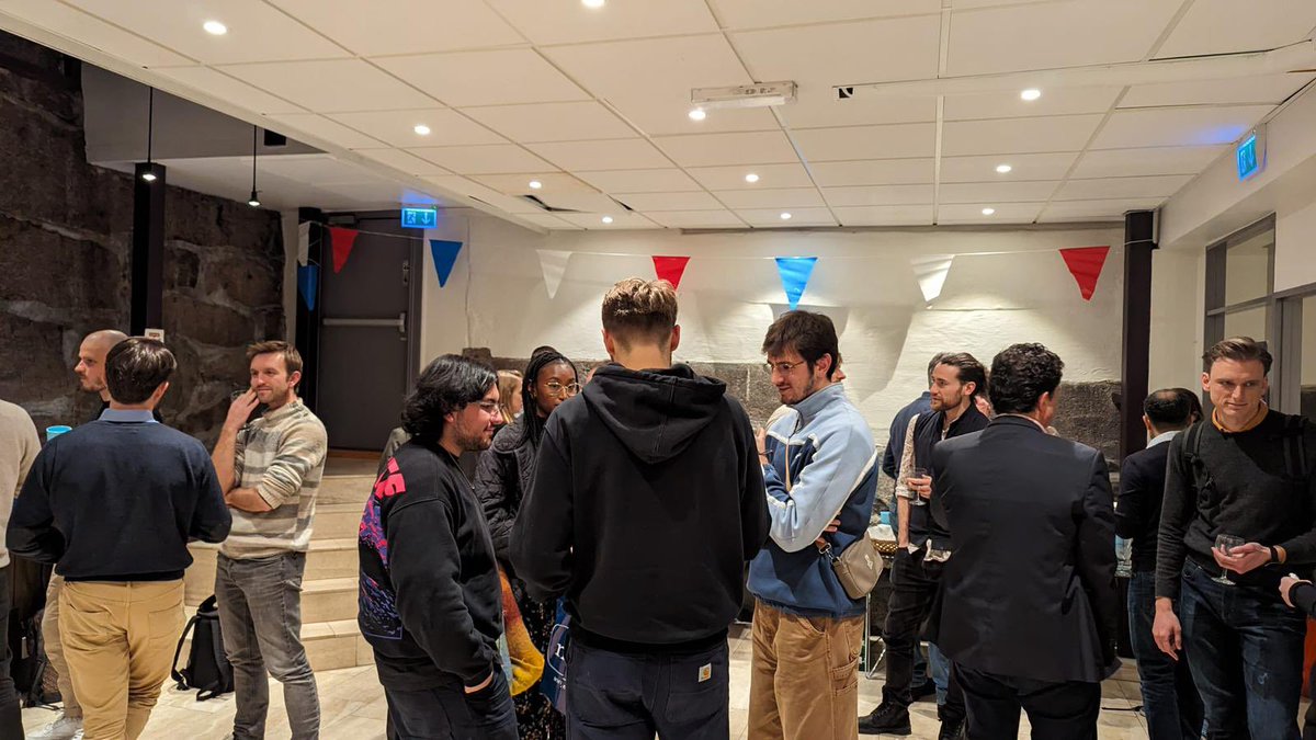 AmbaFr_Norge's tweet photo. 🚀 Hier soir, @ifnorvege a accueilli @FrenchTechNord pour un afterwork « Climate &amp; Environment - Meet the builders »

🙌 Merci à tous les représentants de startup / scale-up venus pitcher leur projet ! #Aevi #QuantitasEnergy @EvyonEnergy #SunlitSea #SquareRoot @beefutures https://t.co/NAbg1X96bt
