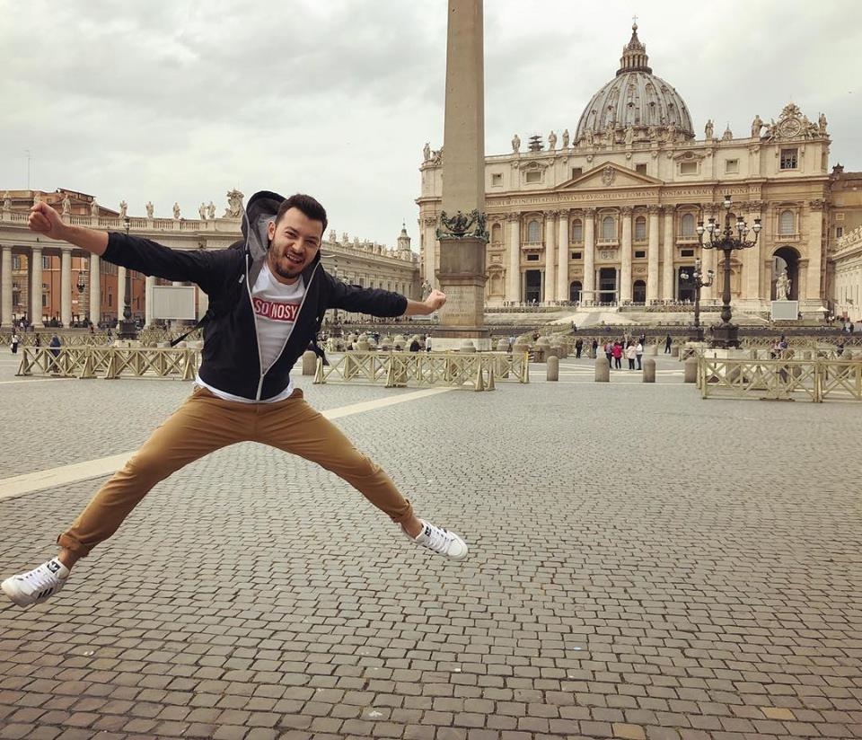 DiverCityMx's tweet photo. Viajar es vivir
Y #Viajar con amigos es aún mejor. 
Anímate, vámonos de viaje! 😉 
Travel away ! ✈️🚉🚢

#chicosViajando #Travel #GayFriendly
📸 #chicosEnLaRed #men #Man #GayHot https://t.co/o9jGmPgA1l