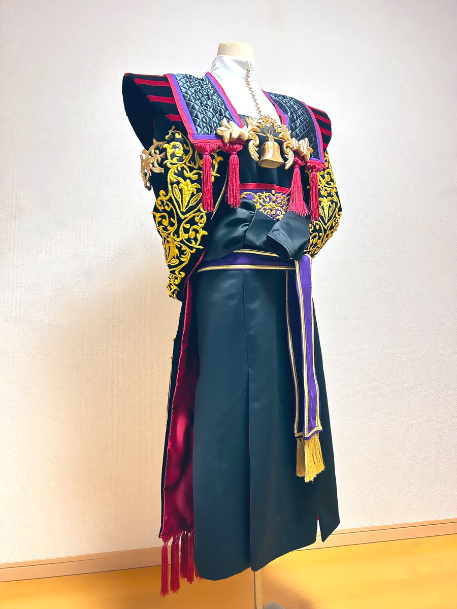 uncleojisan's tweet photo. 【衣装🔔twst】

Rollo Flamme

Supported by 鹿工房
#鹿工房

胸・腕・靴の飾り、刺繍パーツを鹿工房様に作成していただきました。 https://t.co/2TINsiX9lB
