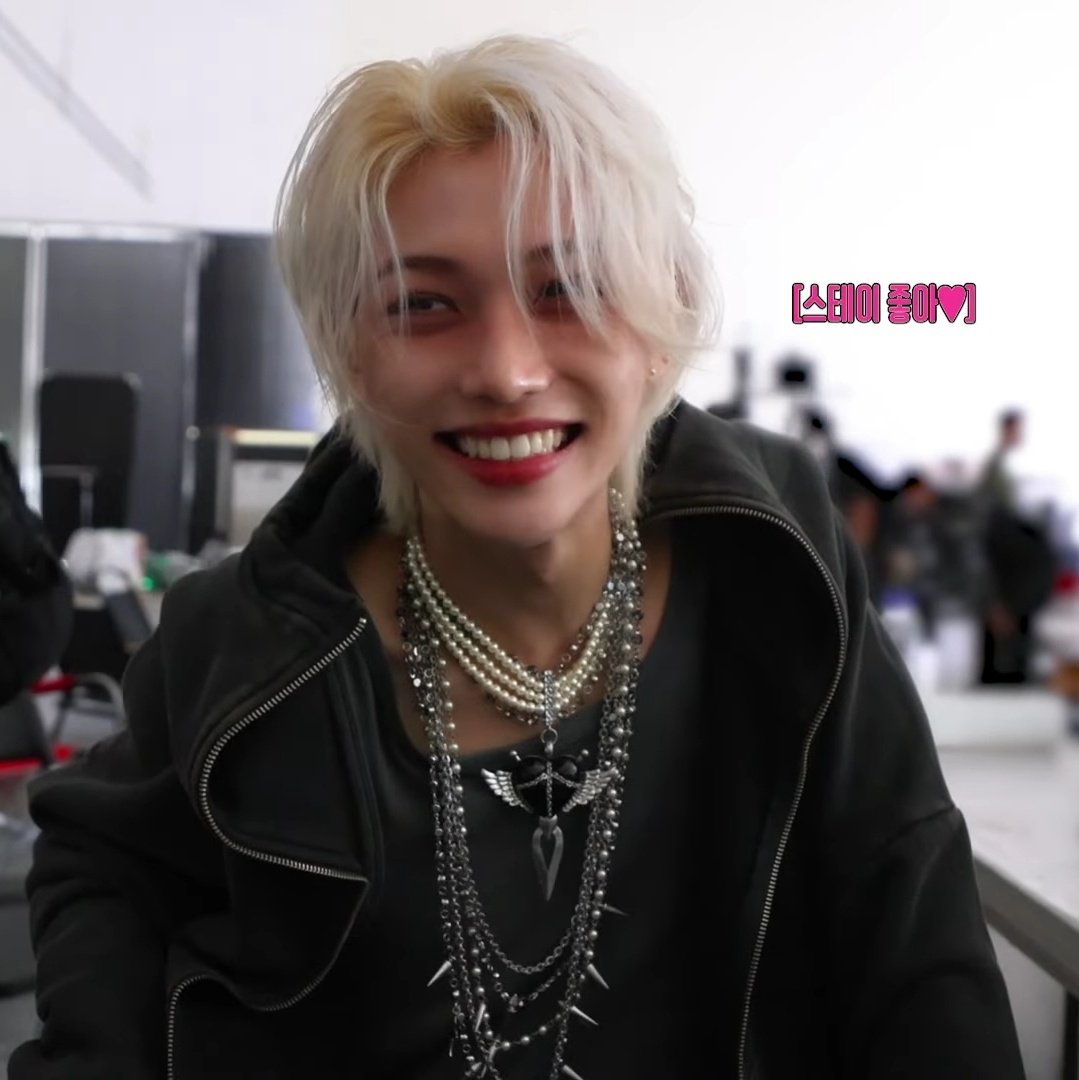 bobalix_'s tweet photo. 🐥: I SMILE BIG WHEN I SEE STAYS https://t.co/qVKm4UrJX7