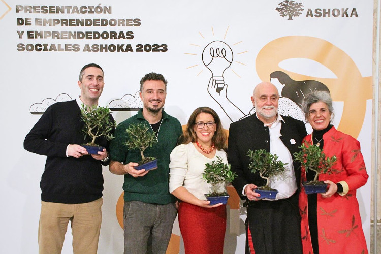RobertoBanon's tweet photo. Emprendedores Sociales Ashora 2023. Federico Armenteros, Premiado
https://t.co/9Mb4zVilBO
#eduso #edusos #educadoressociales https://t.co/wjDAwpw14w