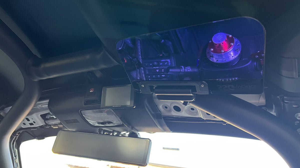 R_BEAT_Kisaragi's tweet photo. S660にSSG worksさんのロールバー車両用スモークバイザーを装着しました👍
ロールケージが傾斜しているため、試行錯誤し正規の取り付け方法とは異なりますが収まりよく取り付けられました😙
しかしウィンドウがどろどろ🤣
#S660
#エスロク
#SSGworks https://t.co/qtk0WLHfUq