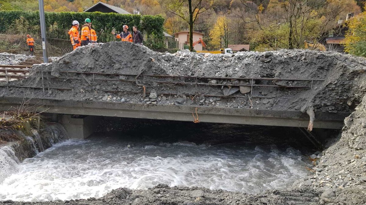 Bonne nouvelle pour les clients <a href="/SNCFTERAURA/">SNCF TER AURA</a> et <a href="/OUIGO/">OUIGO</a>❗️

La ligne de la Tarentaise entre <a href="/Albertville_fr/">Ville d'Albertville</a> et Bourg-Saint-Maurice rouvrira le 15 décembre✅

Félicitations aux équipes de <a href="/SNCFReseau/">SNCF Réseau</a> qui ont travaillé 7j/7 pour dégager la boue &amp; remettre en état la voie ferrée👏