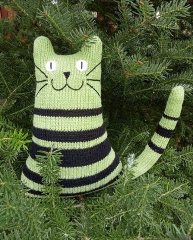 Hello #elevenseshour !
#cat #catlovergift #shopindie #shopsmall #indieweek #justacard threewoollyowlsstore.etsy.com/listing/554016…