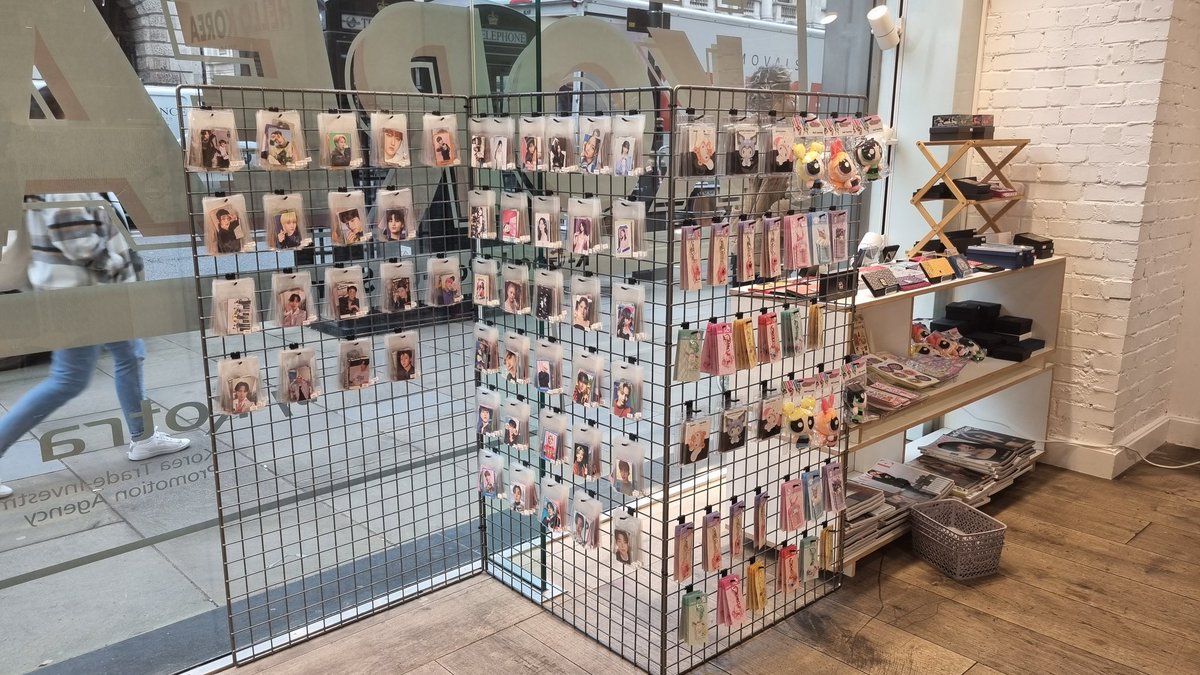 Kstore4_U's tweet photo. #skzoo #straykids #skzoobag @ukskzunited @uk_straykids @ukskzunited @skz_UK @STRAY_KIDSUK 

Special limited KPOP items!! 
Do not miss the chance

178-180 Piccadilly London W1J 9ER
23 -26th Nov 2023 https://t.co/zus3o50veu