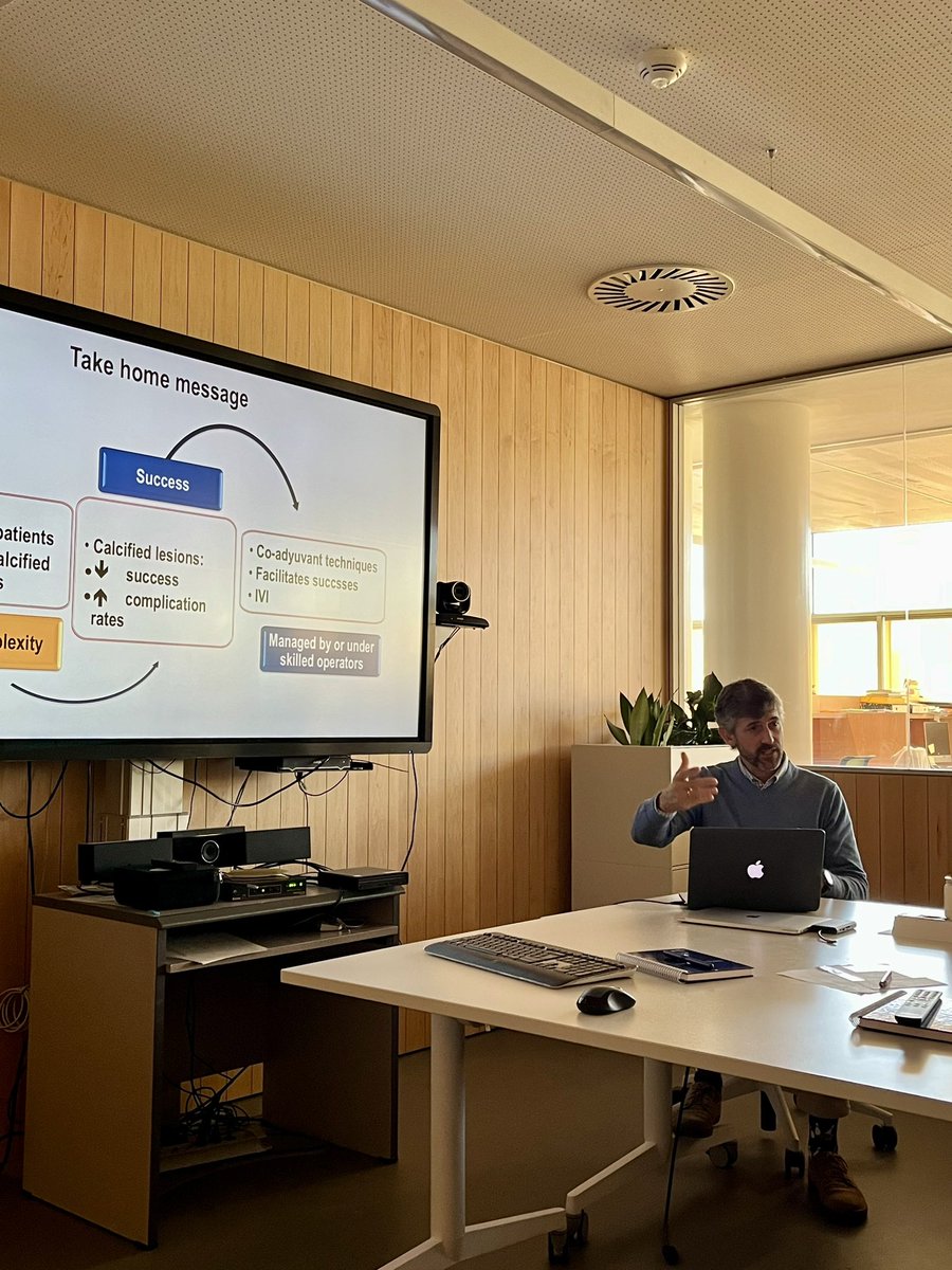 Héctor Cubero Gallego (@hcuberogallego) on Twitter photo Execelente charla del Dr. <a href="/JorgPalazuelos/">Jorge Palazuelos</a> sobre dispositivos y técnicas de modificación de placa calcificada durante el curso TACTICaL del <a href="/hospitaldelmar/">Hospital del Mar</a> #livecases #calcio #Euro4C <a href="/Euro4cSpain/">Euro4cSpain</a> <a href="/shci_sec/">ACI-SEC: Hemodinamica</a> <a href="/JMonteroMD/">José Montero</a> <a href="/beavaquerizo/">Beatriz</a> <a href="/rutalvar3z/">Rut Álvarez Velasco</a> <a href="/josepgomezlara/">josep</a> @helenatmCARDIO Execelente charla del Dr. <a href="/JorgPalazuelos/">Jorge Palazuelos</a> sobre dispositivos y técnicas de modificación de placa calcificada durante el curso TACTICaL del <a href="/hospitaldelmar/">Hospital del Mar</a> #livecases #calcio #Euro4C <a href="/Euro4cSpain/">Euro4cSpain</a> <a href="/shci_sec/">ACI-SEC: Hemodinamica</a> <a href="/JMonteroMD/">José Montero</a> <a href="/beavaquerizo/">Beatriz</a> <a href="/rutalvar3z/">Rut Álvarez Velasco</a> <a href="/josepgomezlara/">josep</a> @helenatmCARDIO