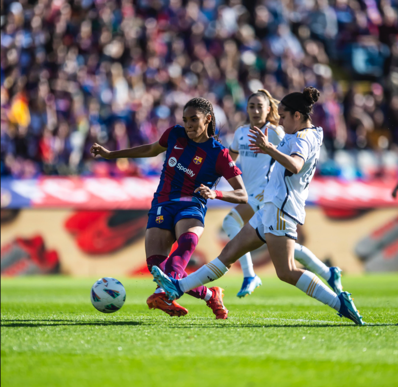📺 El Barça-Real Madrid fue el partido de fútbol femenino más visto en DAZN ❗️ Supuso un aumento del 143% en usuarios únicos respecto al mismo encuentro entre ambos equipos en la primera vuelta de la pasada liga ‼️ Además, las audiencias globales de la temporada de Liga F