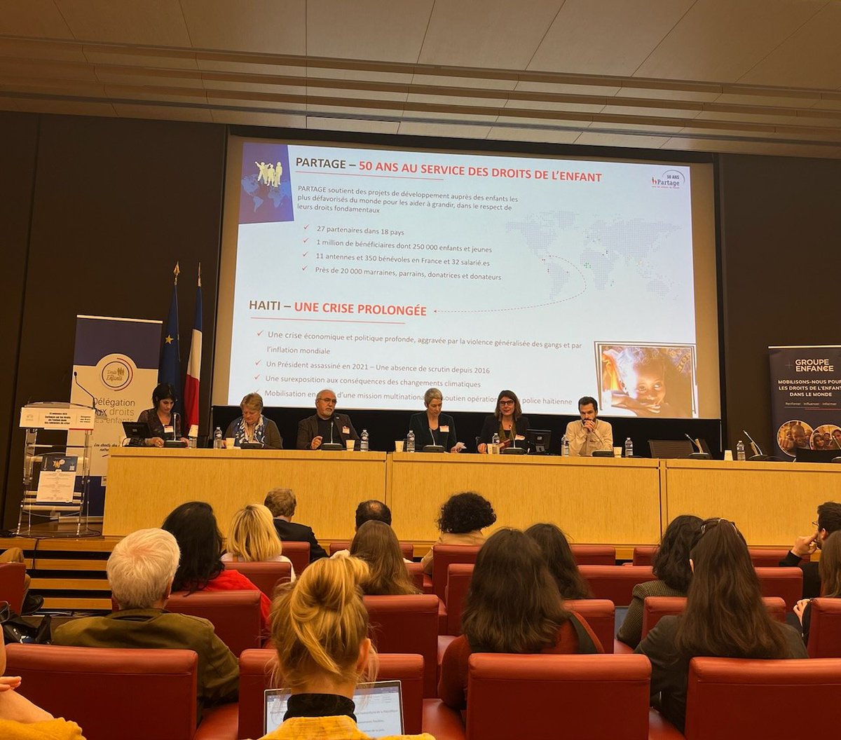 GroupeEnfance's tweet image. #ObjectifEnfance #JournéeEnfantsAN | @partagefrance 

@GuerifYolaine présente un exemple concret  d’approche partenariale pour garantir l&apos;accès des enfants à l&apos;ensemble de leurs droits dans un contexte de vulnérabilité extrême à #Haïti. 🤝