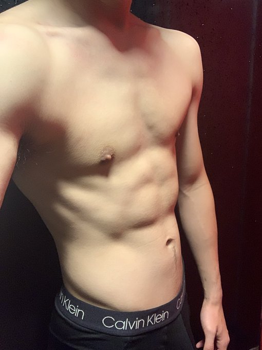 明天就禮拜五了！ https://t.co/gJMxcWXkTP