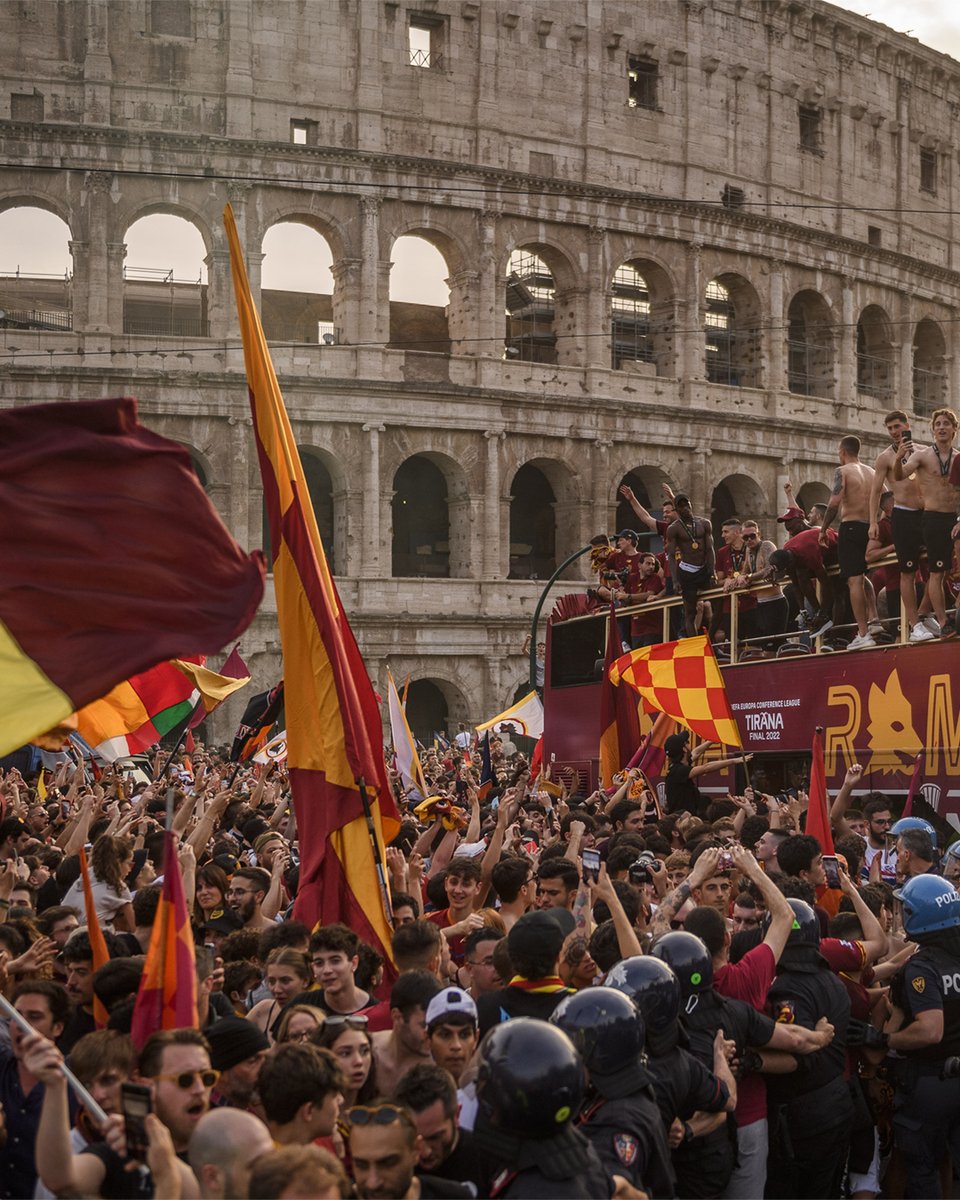 🐺🦞 Open-air museum. Open-air passion 🔥

Philip Colbert x <a href="/OfficialASRoma/">AS Roma</a> ⚽️