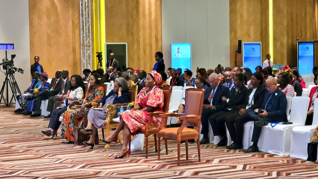 AUC_PAPS's tweet photo. 🖥 Join live ➡️ The #AU, #Angola & #UNESCO for DAY 2 of the #LuandaBiennale at:
🔗 https://t.co/a9HgZJLJxA
@_AfricanUnion @bienaldeluanda @unescoNOW https://t.co/wvzfSkxOgn